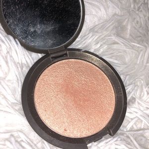 BECCA CHAMPAGNE POP by Jaclyn Hill